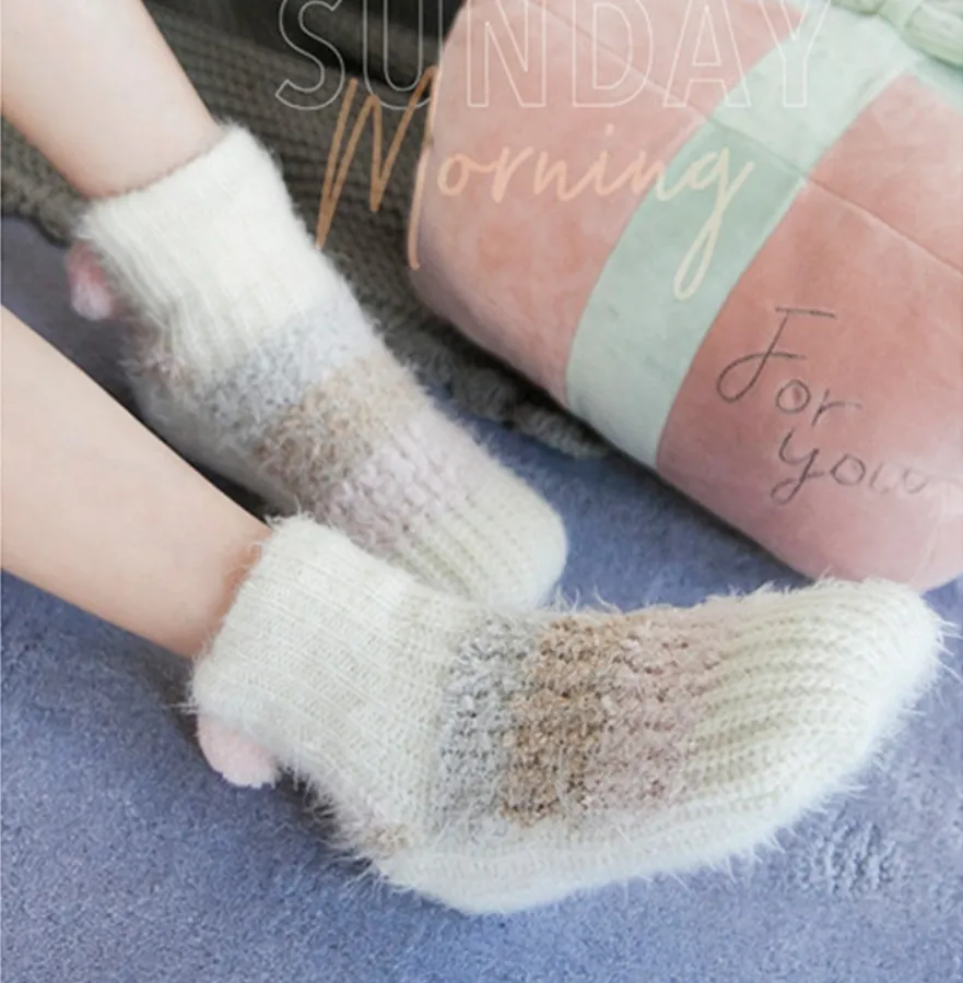 BOOPDO DESIGN COZY SOCKS WITH POM POM DETAIL