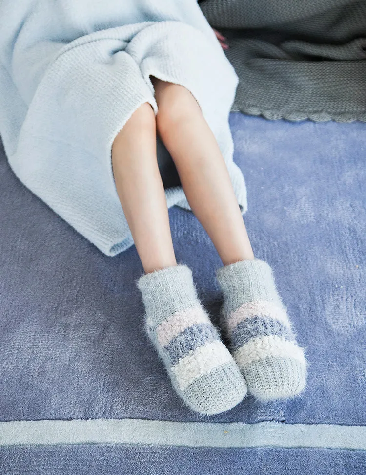 BOOPDO DESIGN COZY SOCKS WITH POM POM DETAIL