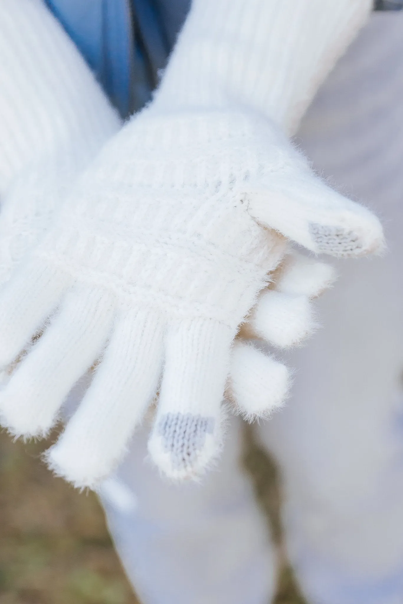 Fuzzy Cable Knit Smart Touch Gloves - Ivory