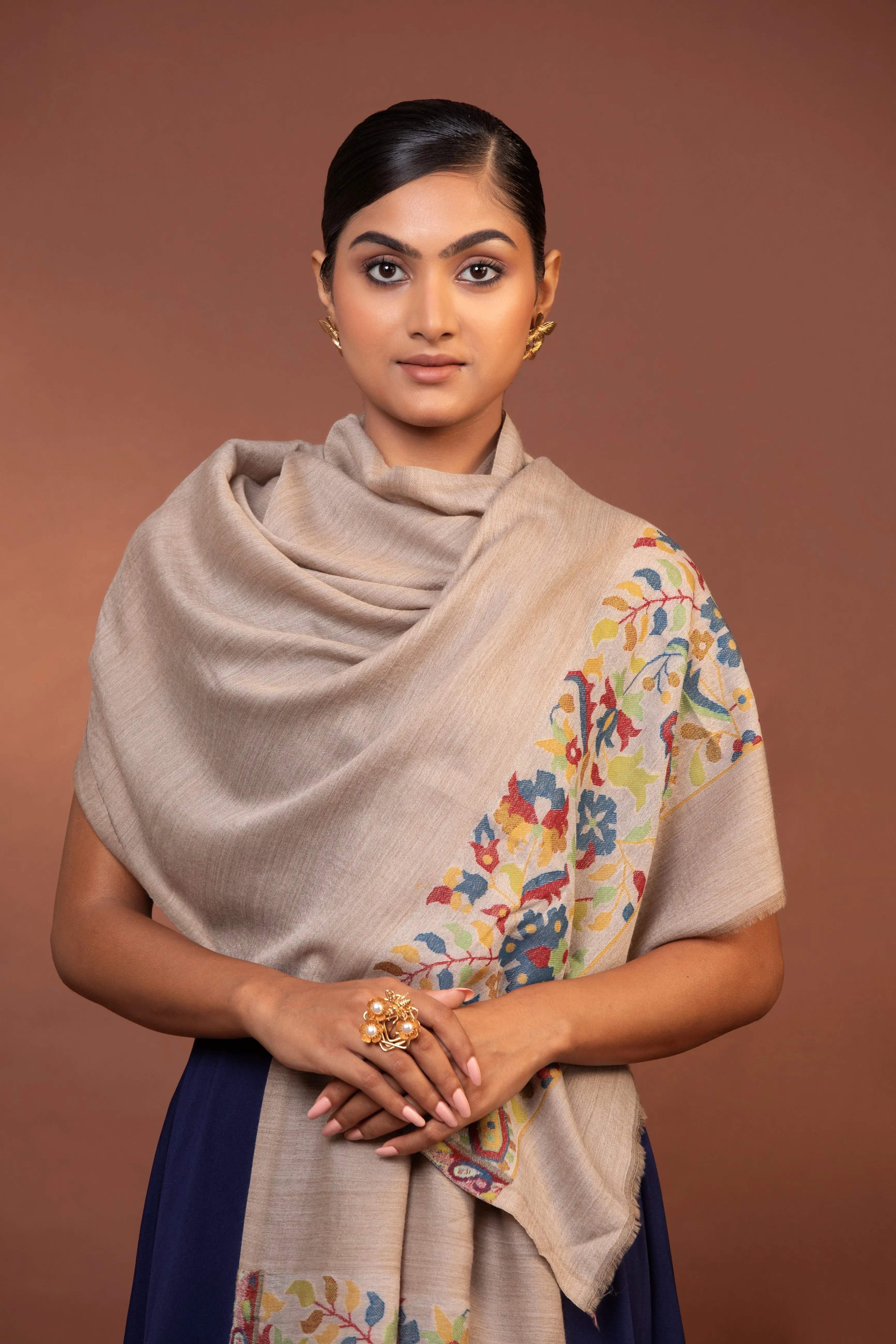 Luxurious Fine Wool Embroidered Shawl – Elegant Women's Wrap & Soft Comfort