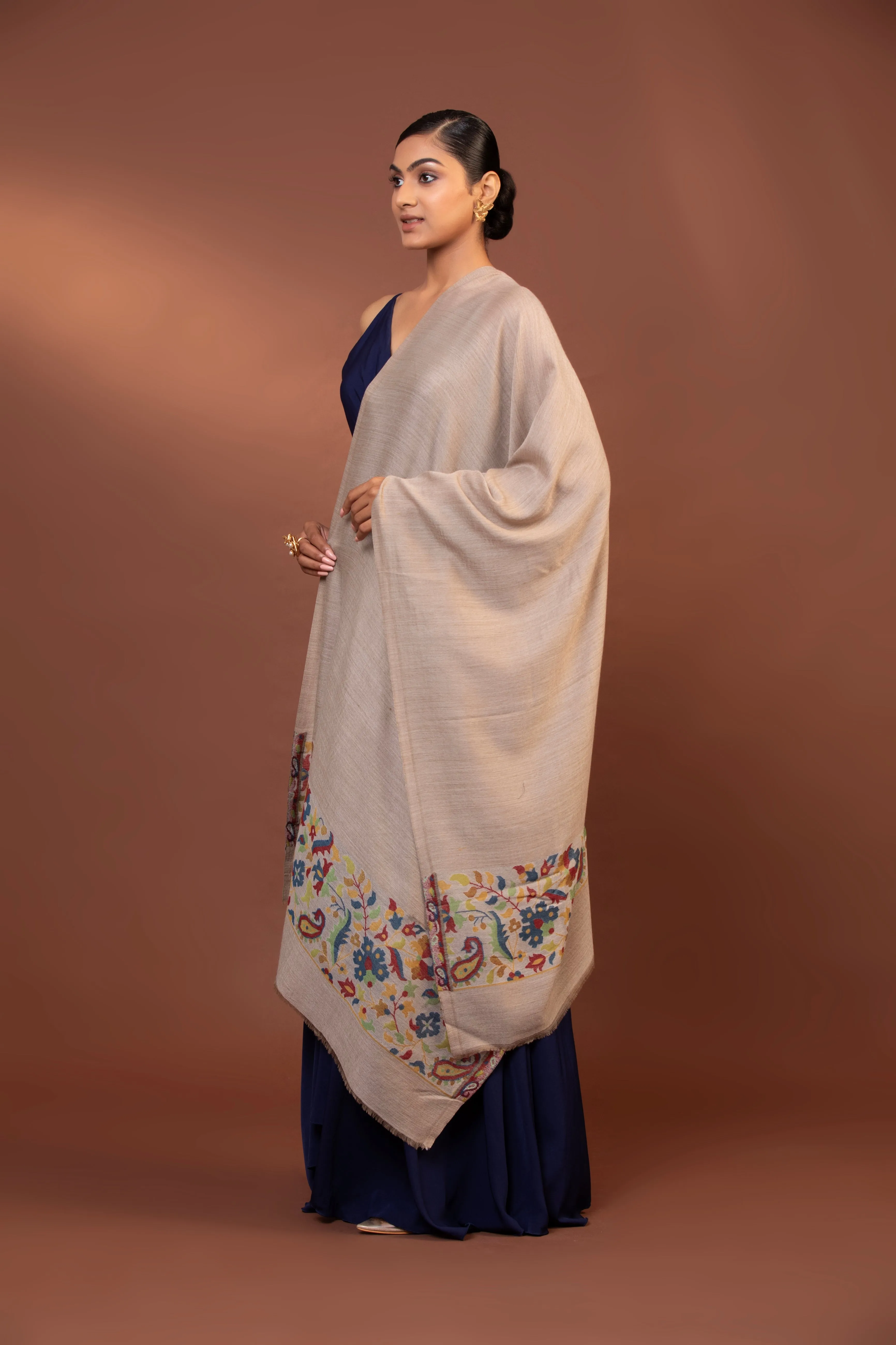 Luxurious Fine Wool Embroidered Shawl – Elegant Women's Wrap & Soft Comfort